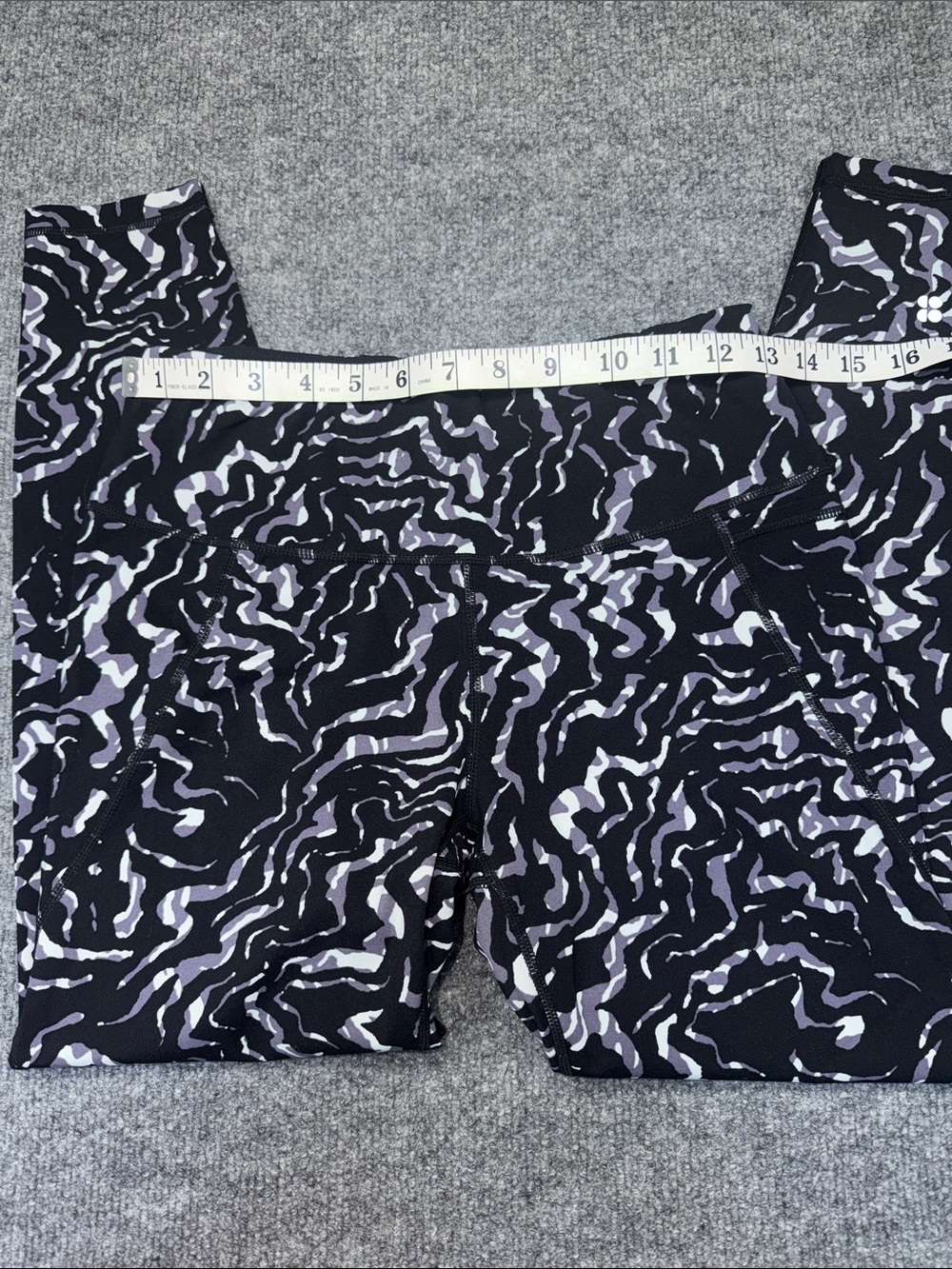 Sweaty Betty Power 7/8 Black & Gray Abstract Print Jeggings - Picture 4 of 7